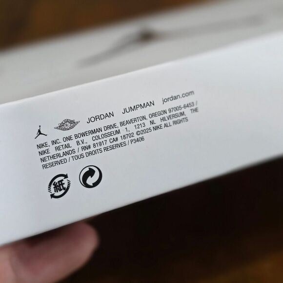 Nike Air Jordan Bifold Wallet Bred Red Silver Metallic Jumpman Leather Fabric - Picture 9 of 12